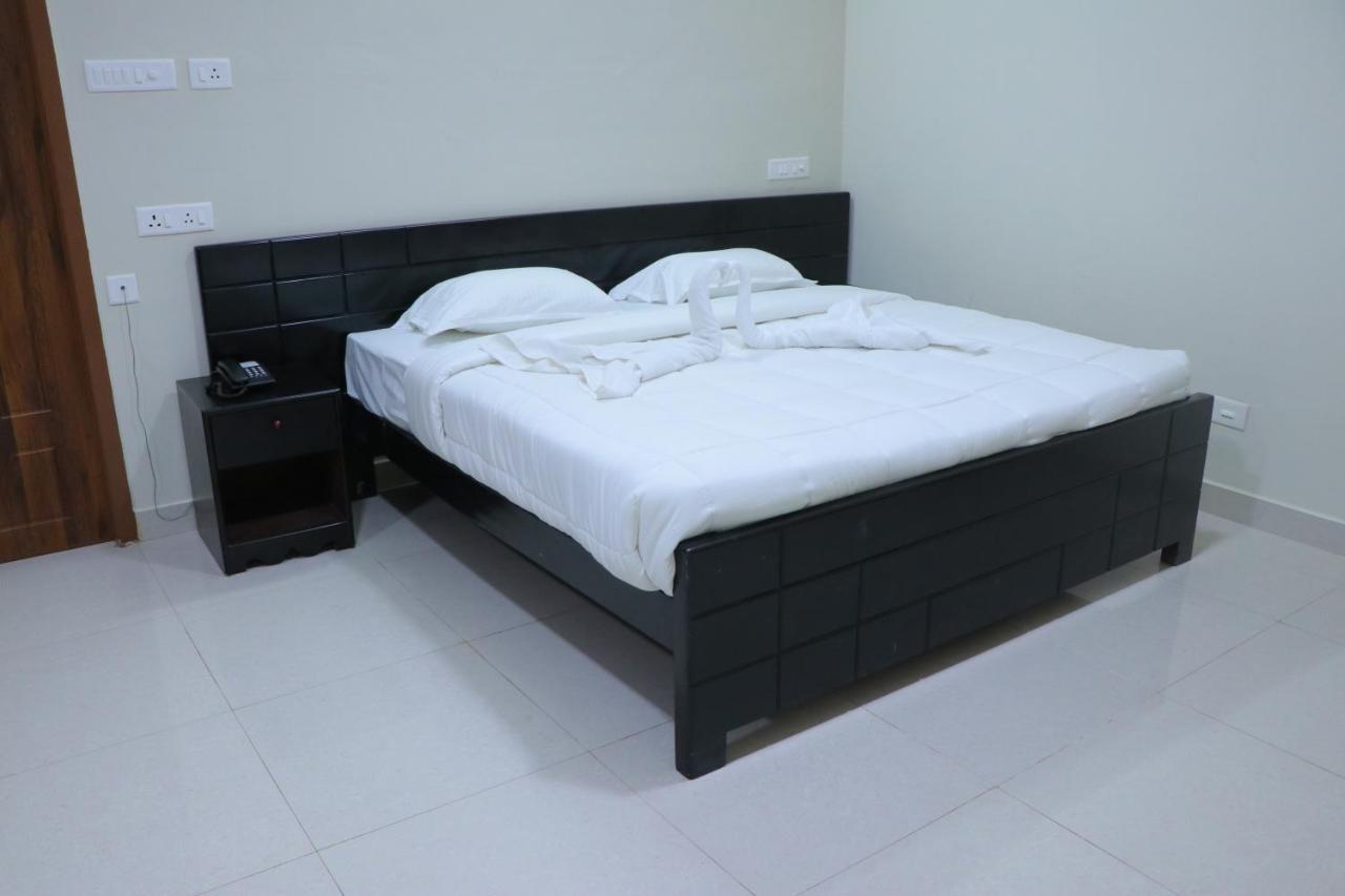 Hotel Tamilnadu -Trichy Tiruchirappalli Esterno foto